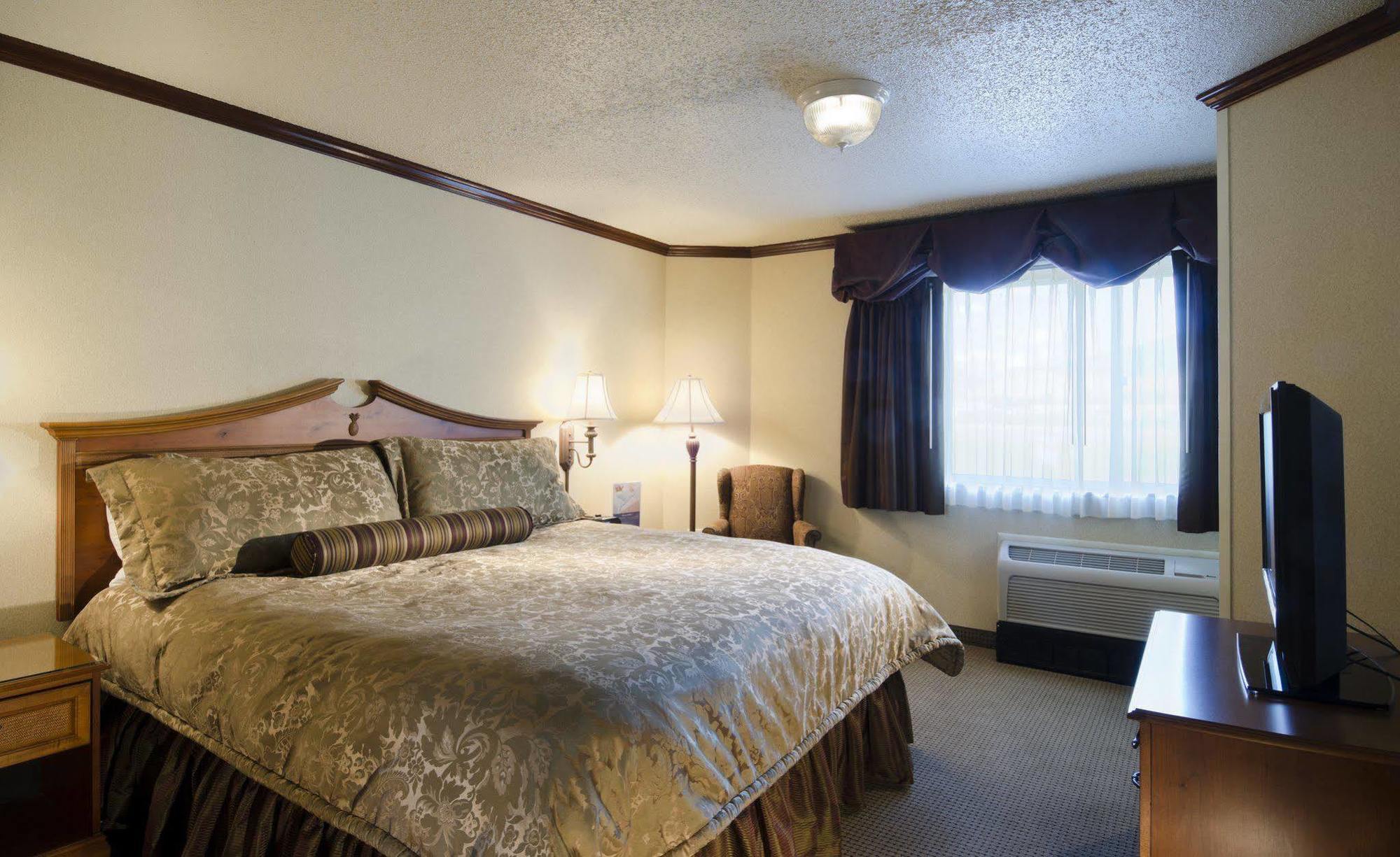 Best Western Plus Butte Plaza Inn Exterior photo